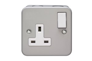 13A 1 Gang Single Pole Switched Socket Metalclad